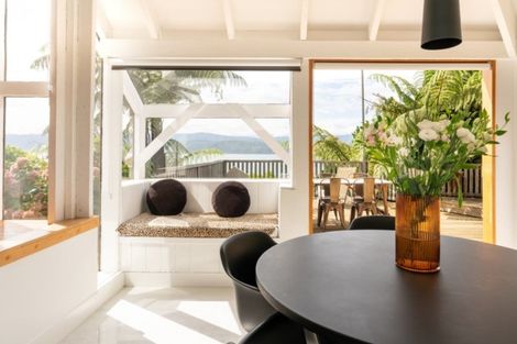 Photo of property in 6 Nakora Road, Karaka Bays, Wellington, 6022