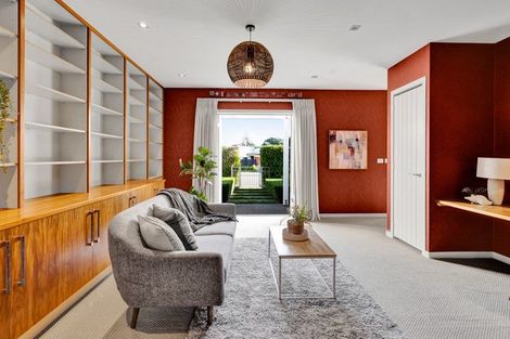 Photo of property in 1 Gleneagles Way, Waiwhakaiho, New Plymouth, 4312