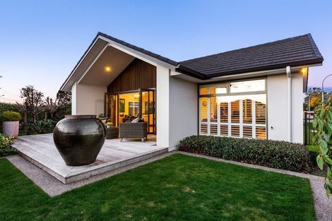 Photo of property in 1 Tupare Place, Highlands Park, New Plymouth, 4312