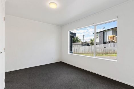 Photo of property in 72 Vodanovich Road, Te Atatu South, Auckland, 0610