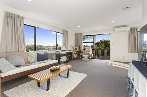 Photo of property in 2/23 Gwenand Place, Botany Downs, Auckland, 2010