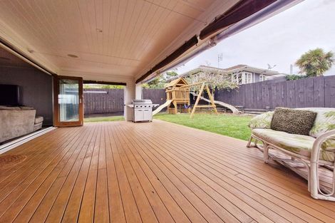 Photo of property in 53 Sunnyside Road, Sunnyvale, Auckland, 0612