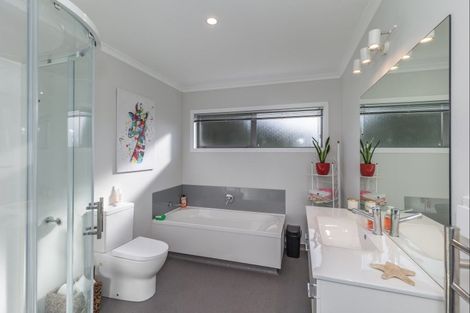 Photo of property in 112 Gladstone Road, Levin, 5571