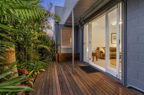 Photo of property in 41 Old Lake Road, Narrow Neck, Auckland, 0624