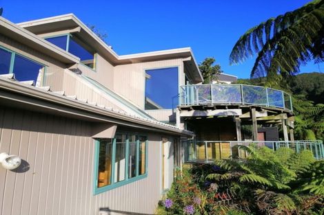 Photo of property in 52 Waitohu Road, York Bay, Lower Hutt, 5013