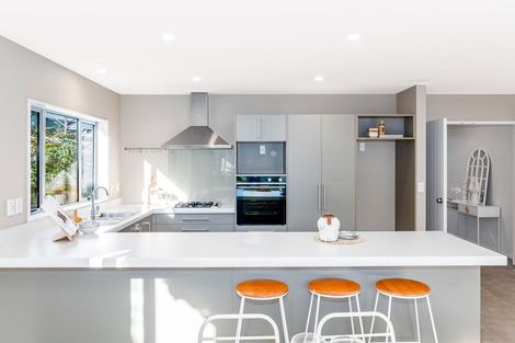 Photo of property in 6 Sumner Terrace, Aotea, Porirua, 5024