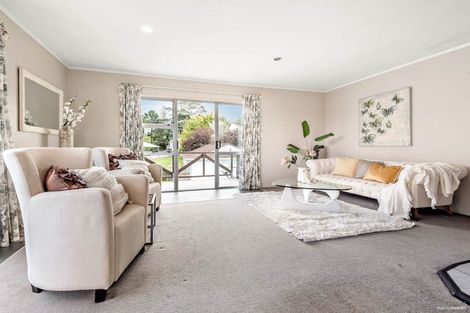Photo of property in 23 Luckens Road, West Harbour, Auckland, 0618