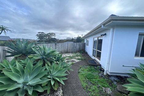 Photo of property in 42 Ballymore Drive, Pinehill, Auckland, 0632