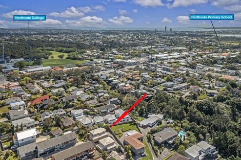 Photo of property in 3/24 Wernham Place, Northcote, Auckland, 0626