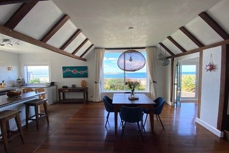 Photo of property in 336 The Esplanade, Island Bay, Wellington, 6023