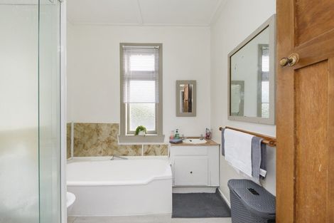 Photo of property in 4 Perrin Place, Kelvin Grove, Palmerston North, 4414