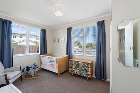 Photo of property in 64 Newington Road, Henderson, Auckland, 0612