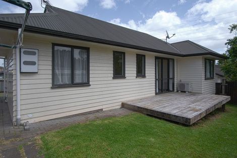 Photo of property in 17 Vina Place, Massey, Auckland, 0614