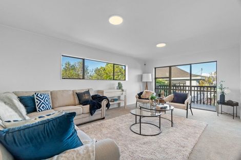 Photo of property in 1/965 Beach Road, Torbay, Auckland, 0630