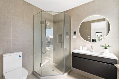 Photo of property in 10 Babos Avenue, Kumeu, 0810