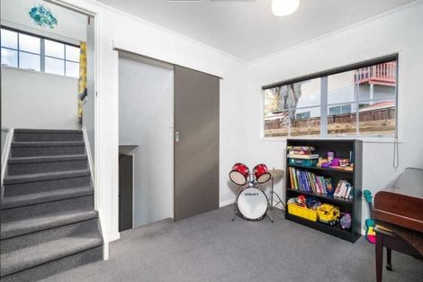 Photo of property in 48 Donovan Avenue, Massey, Auckland, 0614