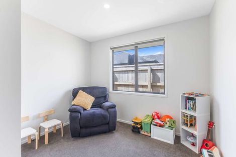 Photo of property in 10 Rehua Place, Waiwhakaiho, New Plymouth, 4312