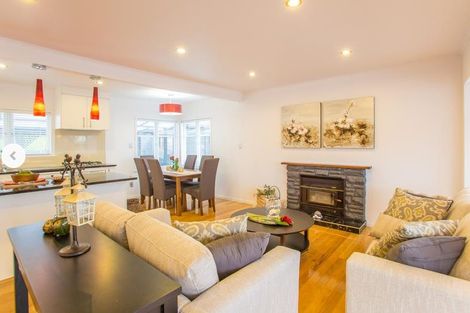 Photo of property in 16 Limmer Place, Browns Bay, Auckland, 0632