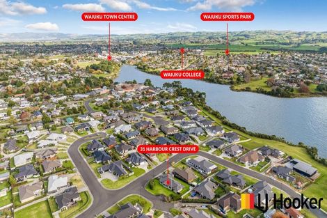 Photo of property in 31 Harbour Crest Drive, Waiuku, 2123