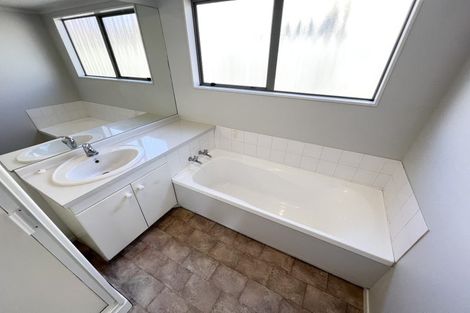 Photo of property in 48 Bodi Place, Te Atatu South, Auckland, 0610