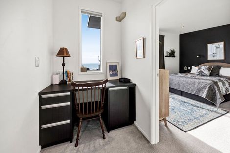 Photo of property in 2/5 Beach Street, Fitzroy, New Plymouth, 4312