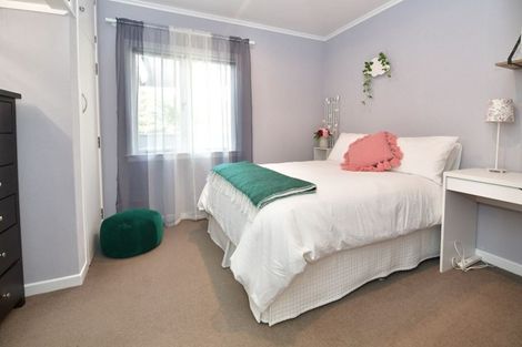 Photo of property in 26 Pohutukawa Avenue, Red Beach, 0932