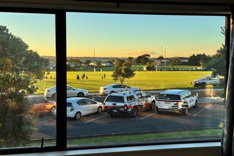 Photo of property in 60 Bordeaux Parade, Te Atatu South, Auckland, 0610
