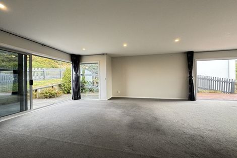 Photo of property in 61 Tamworth Crescent, Newlands, Wellington, 6037