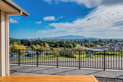 Photo of property in 99 Kakariki Grove, Waikanae, 5036