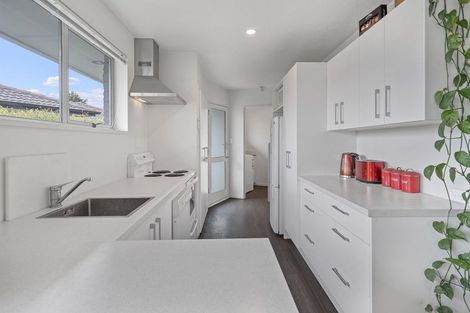 Photo of property in 46 Oakley Crescent, Hornby, Christchurch, 8042