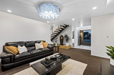 Photo of property in 14 Sir Lincoln Drive, Kumeu, 0810
