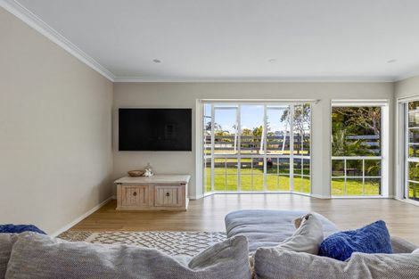 Photo of property in 33 Maygrove Drive, Orewa, 0931