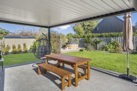 Photo of property in 2 Matai Grove, Greytown, 5712