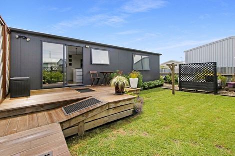 Photo of property in 15a Roore Street, Foxton Beach, Foxton, 4815