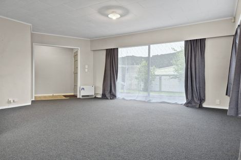 Photo of property in 32 Matthews Road, Wainuiomata, Lower Hutt, 5014
