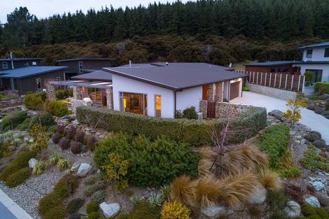 Photo of property in 16 Edgewood Place, Wanaka, 9305