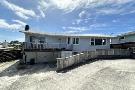 Photo of property in 32 Lynda Avenue, Paparangi, Wellington, 6037