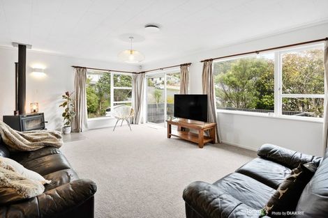 Photo of property in 48 Thurleigh Grove, Karori, Wellington, 6012