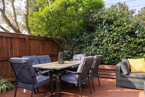 Photo of property in 2 Makatote Grove, Churton Park, Wellington, 6037