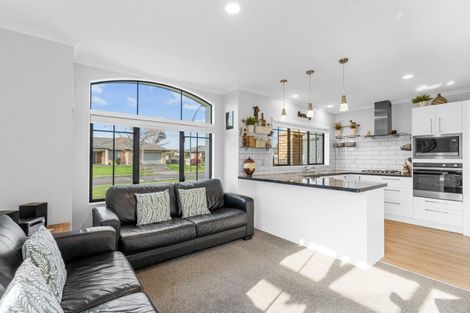 Photo of property in 2 Carlsberg Place, Papamoa Beach, Papamoa, 3118
