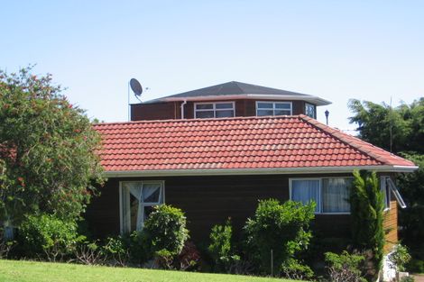 Photo of property in 2/12 Folkestone Street, Murrays Bay, Auckland, 0630