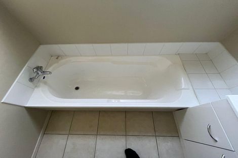 Photo of property in 27 James Nairn Grove, Riverstone Terraces, Upper Hutt, 5018