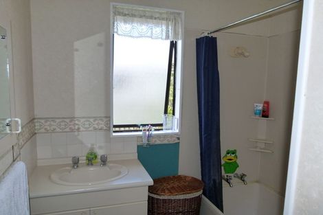 Photo of property in 21 Peppertree Glade, Kelvin Grove, Palmerston North, 4414