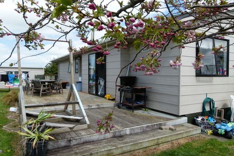 Photo of property in 21 Peppertree Glade, Kelvin Grove, Palmerston North, 4414
