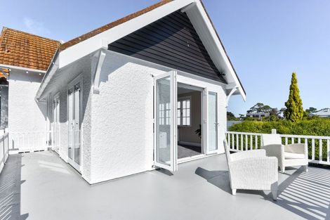 Photo of property in 3 Brassey Road, Saint Johns Hill, Whanganui, 4500