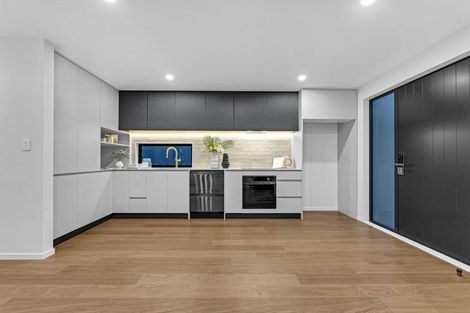 Photo of property in 21e Knights Road, Rothesay Bay, Auckland, 0630