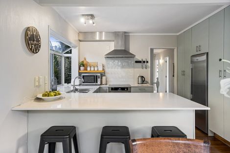 Photo of property in 12 Nicholson Place, Hillcrest, Auckland, 0627