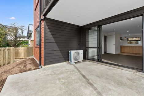 Photo of property in 2/12 Ruakiwi Road, Hamilton Lake, Hamilton, 3204