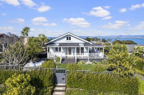 Photo of property in 120 Island Bay Road, Beach Haven, Auckland, 0626