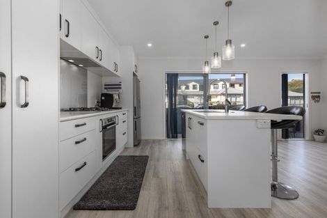 Photo of property in 34 Bluff Road, Kenepuru, Porirua, 5022